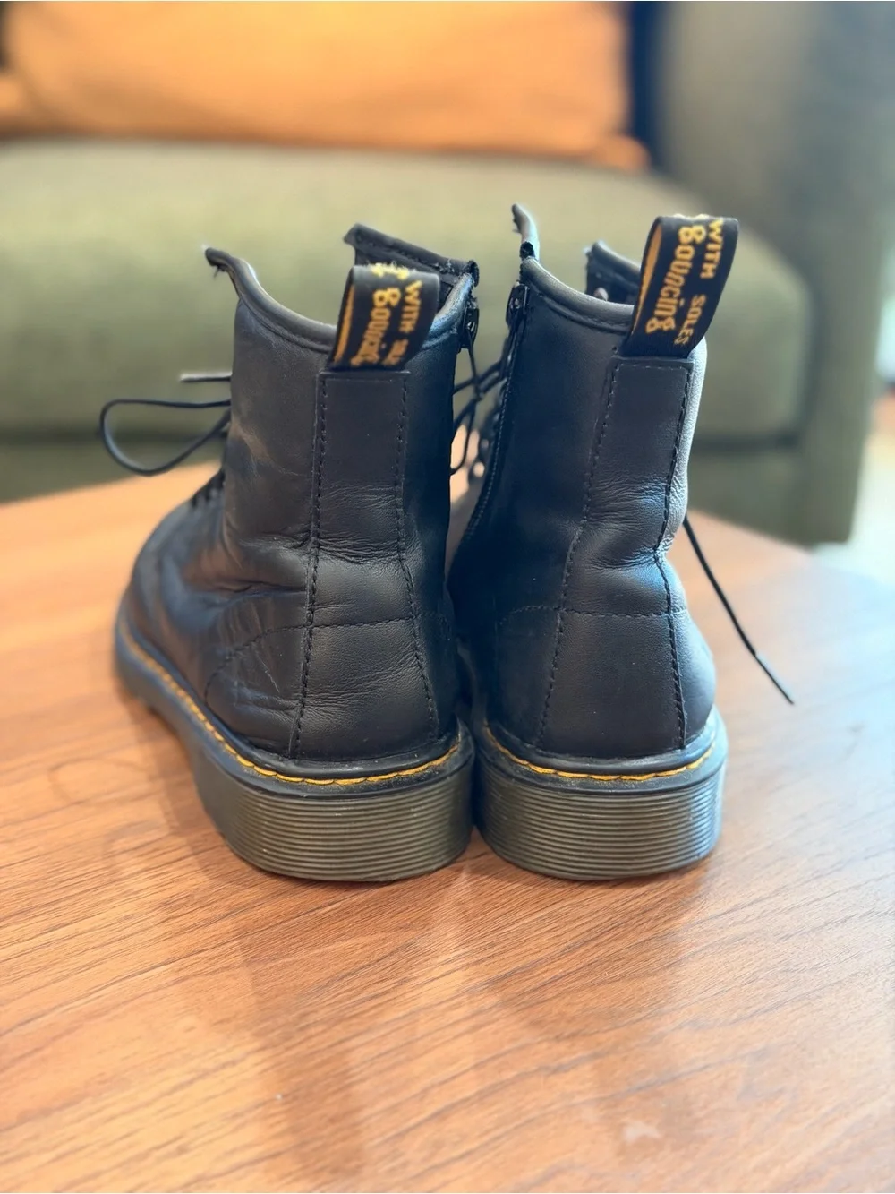 Girls US Size 3 Black Leather Dr. Martens Classic Lace Front w/ Side Zipper